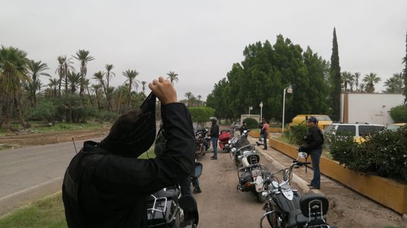We ride a short distance to the Desert Inn for breakfast