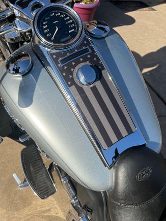 My old aluminum dash insert was showing some scratches and a small dent, so replaced with this. 