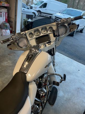 Can't see them in this picture, but just had GaugeModz change the gauge colors from OEM orange to white with blue.