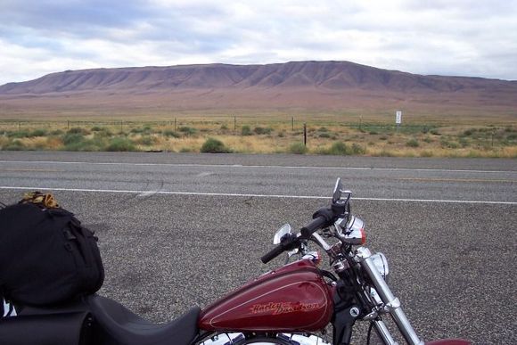 Rattlesnake Mountain and a pre-mod bike.