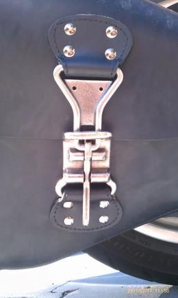 Garage Leathers solo bag latch 1