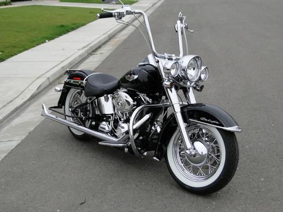 2010 Deluxe, w/true duals 33'" Samson Fishtails
14" Chubbys w/1 1/2" risers,Road King stock Bags,
Harley Goodies extentions.