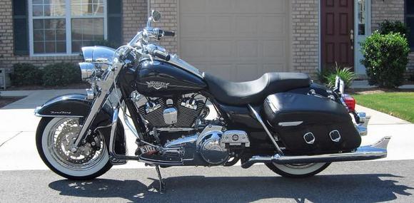 2011 FLHRC Road King Classic Left Side