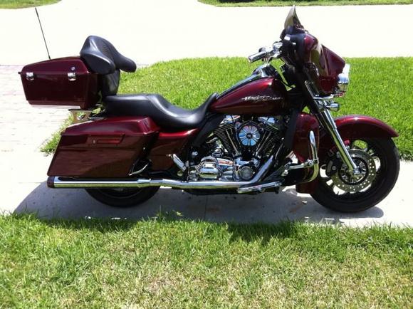 Shows paint matched King Tourpak and Vented Lowers...