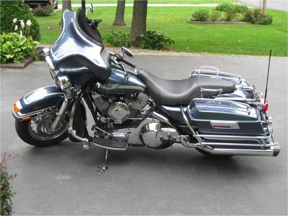 2003 FLHTCI 95" 10.5:1 Forged Pistons, SE Adjustable Pushrods and 211 Cams, SE Ported Heads, SE extra plate clutch, sidecar app rear belt, and Power Commander USB3