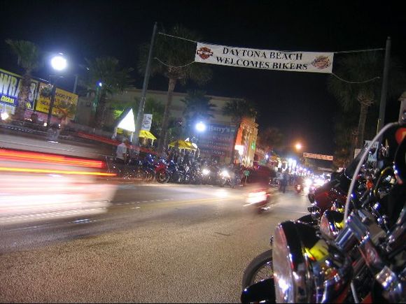 Zoomin' on Main St.