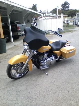 I painted the removable fairing in flat black for now as I am planning on painting the bike this fall