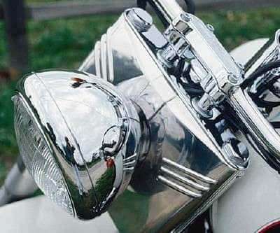 Chromed fork cover was like those from the 1950's era of
Harley Davidson