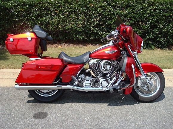 Milwaukee Bagger detachable two-up tour pak rack (uses the forward mounting points instead of HD's two-up hardware; Hog Tunes fairing lower speakers, etc.