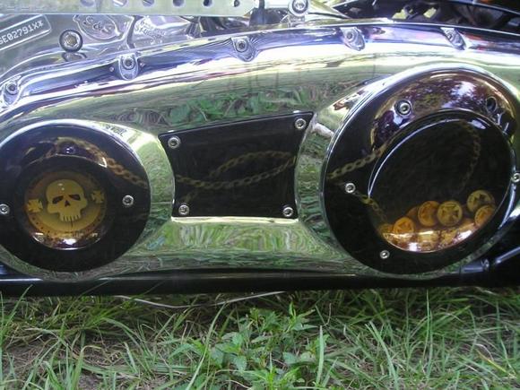 P1010062 primary painted with skulls and gold chains to match other paint work