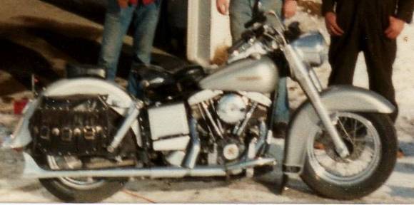 '78 FLH
Loading up, Jan 20, 1982, move to Burkburnett, TX.
Left Ohio at midnite, temp was -29F.