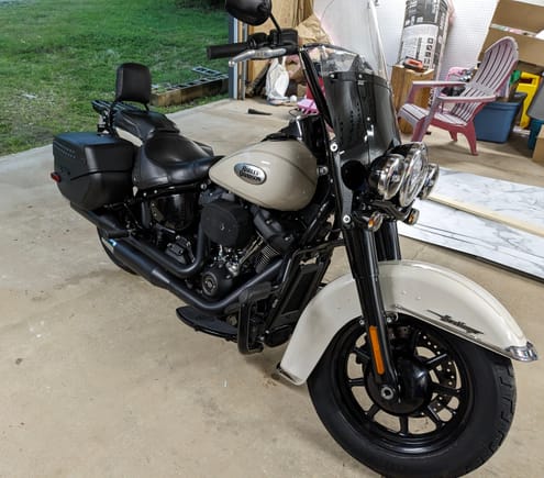 It's not new but new to me ! Just picked up this 2022 Heritage Classic. I'm a long time Dyna rider and an FXR before that . Didn't care for the old style Heritage and didn't expect to like this one until I rode it . Very comfortable bike and fits my 6'2 frame perfect . It was delivered today and of course it's storming. Had some rough weather in Arkansas this year .