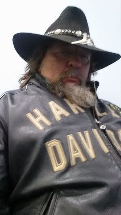 So... I walked into the head in the other day and  knew I had graduated... Cause when I looked in the mirror after taking a leak, I noticed the badge... I had a Dead Fly in my beard... I just left em there and bellied up to the Biker Bar and ordered a Craft Beer from Summer... Proudly sportin my Dead Fly...
