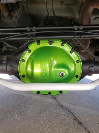 Brand new diff and gasket and powder coated bolts. Thank goodness for no leaks because that royal purple is not cheap.