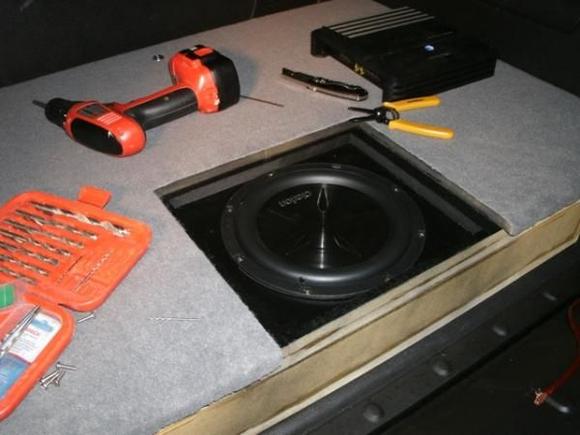 shallow mount Clarion 10" sub and Alpine MRP-M450 amp