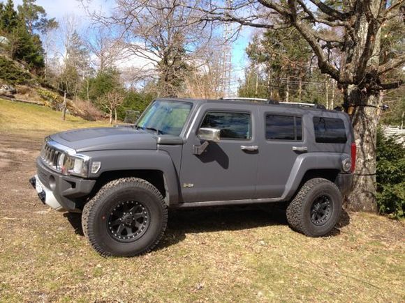 Matte gray anthracite H3 Alpha with 35" BF Goodrich and 17" Black Rhinos