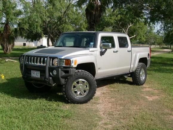 2009 Mug 3T Sidesteps Removed, Leveling Kit, 285 / 75 SSRs