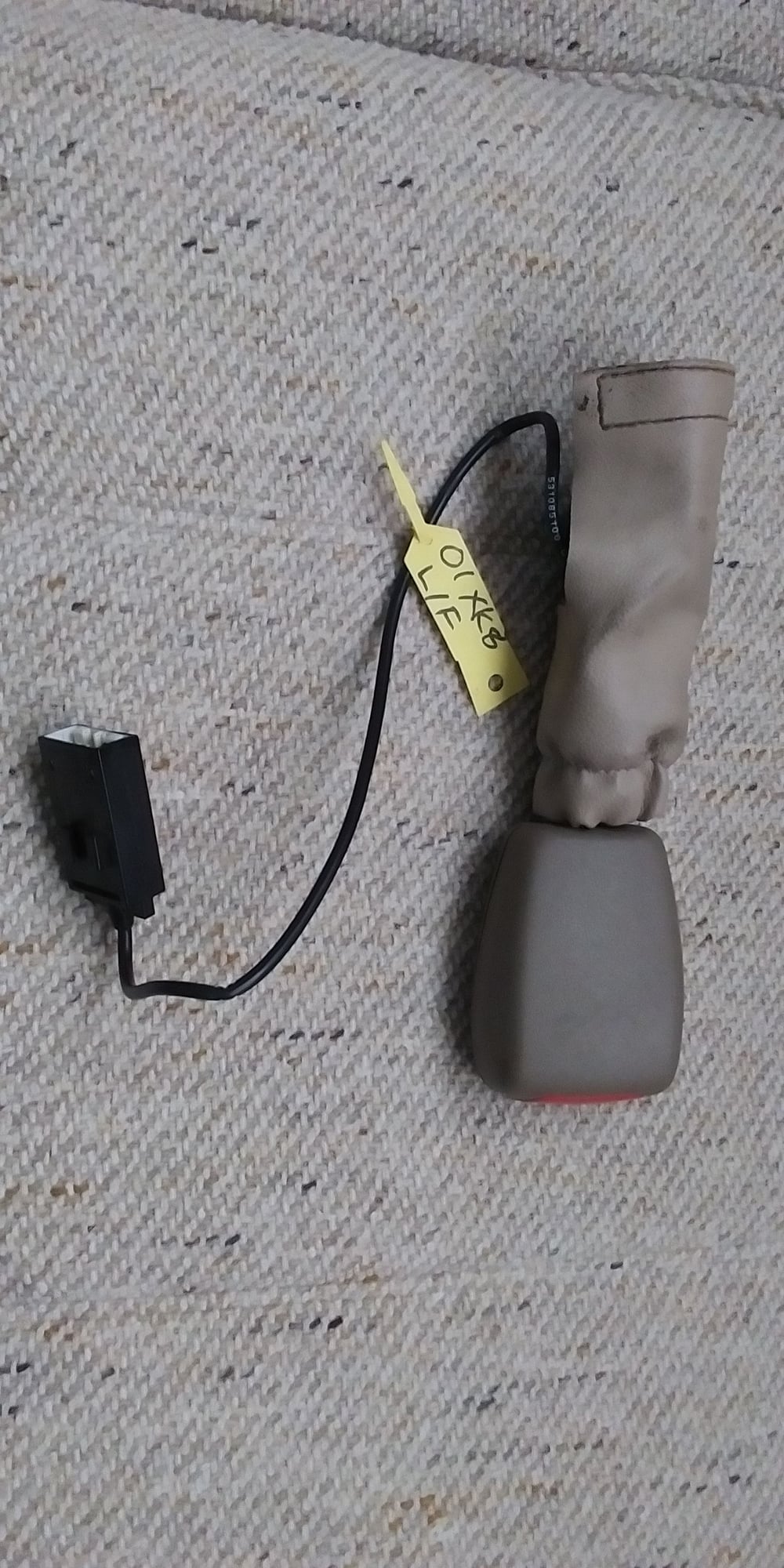 Interior/Upholstery - XK8 front seat belt receiver (Female side of seat belt) - Used - 1997 to 2005 Jaguar XK8 - Inverness, FL 34453, United States