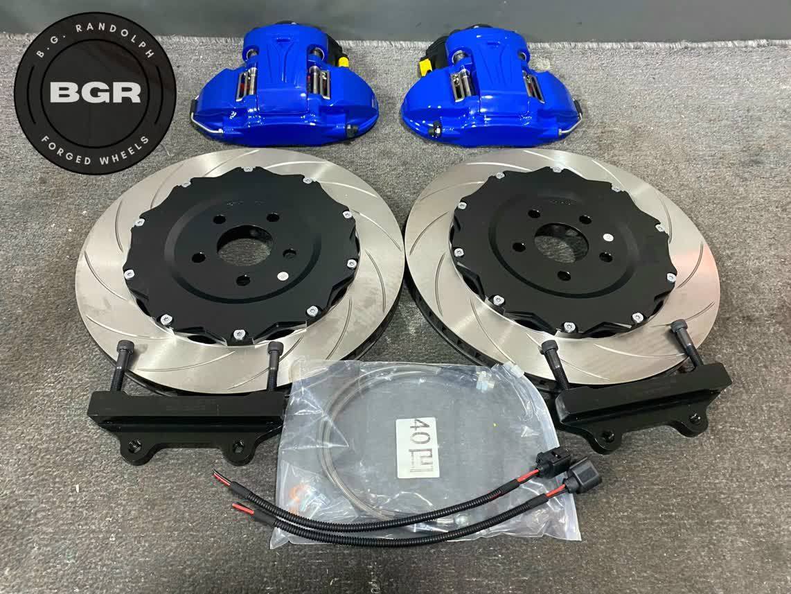 380mm rear rotors, 4 piston caliper