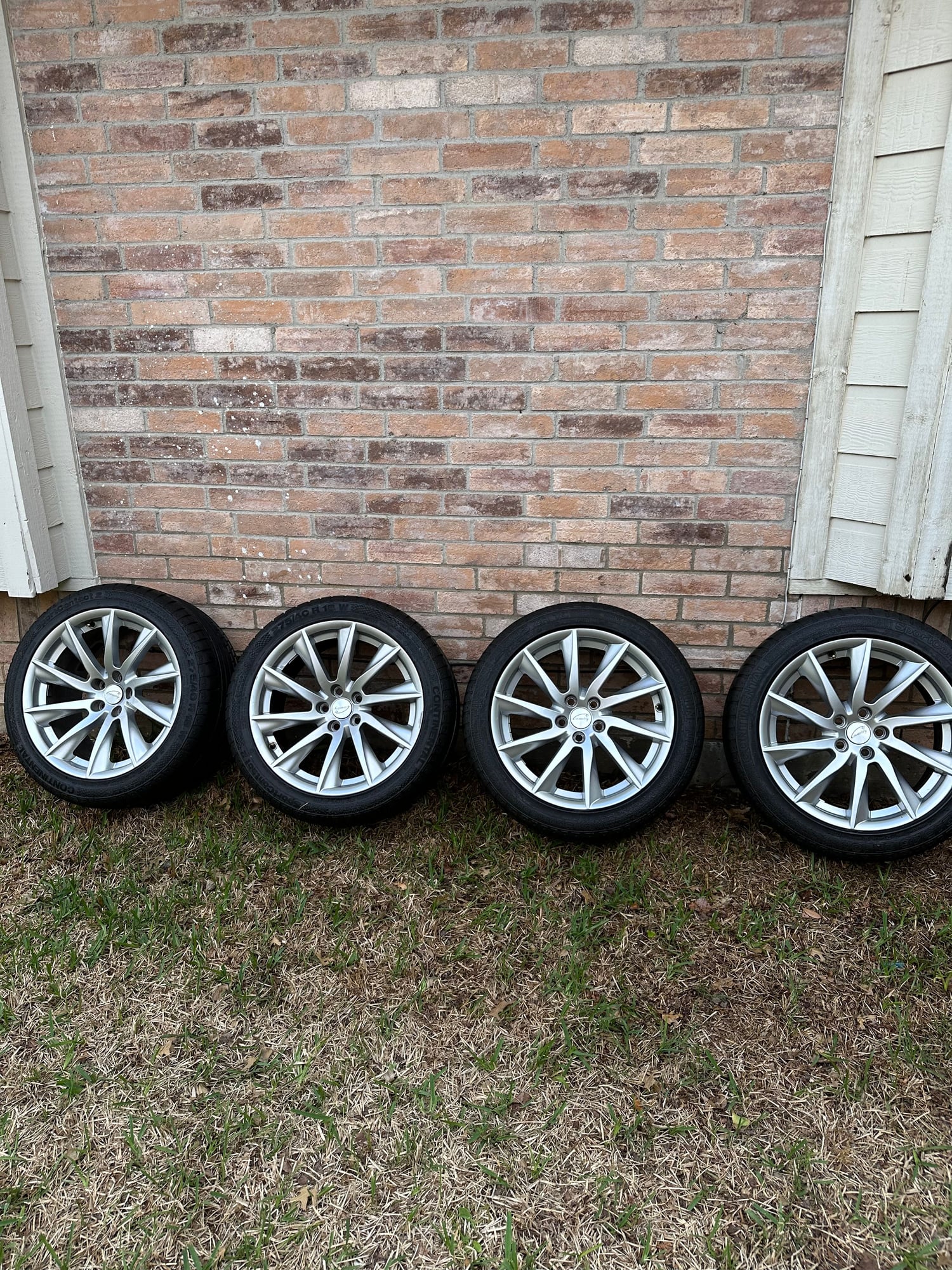 Wheels and Tires/Axles - Set of four 18 inch tires and wheels - Used - 2014 to 2023 Jaguar F-Type - Desoto, TX 75115, United States