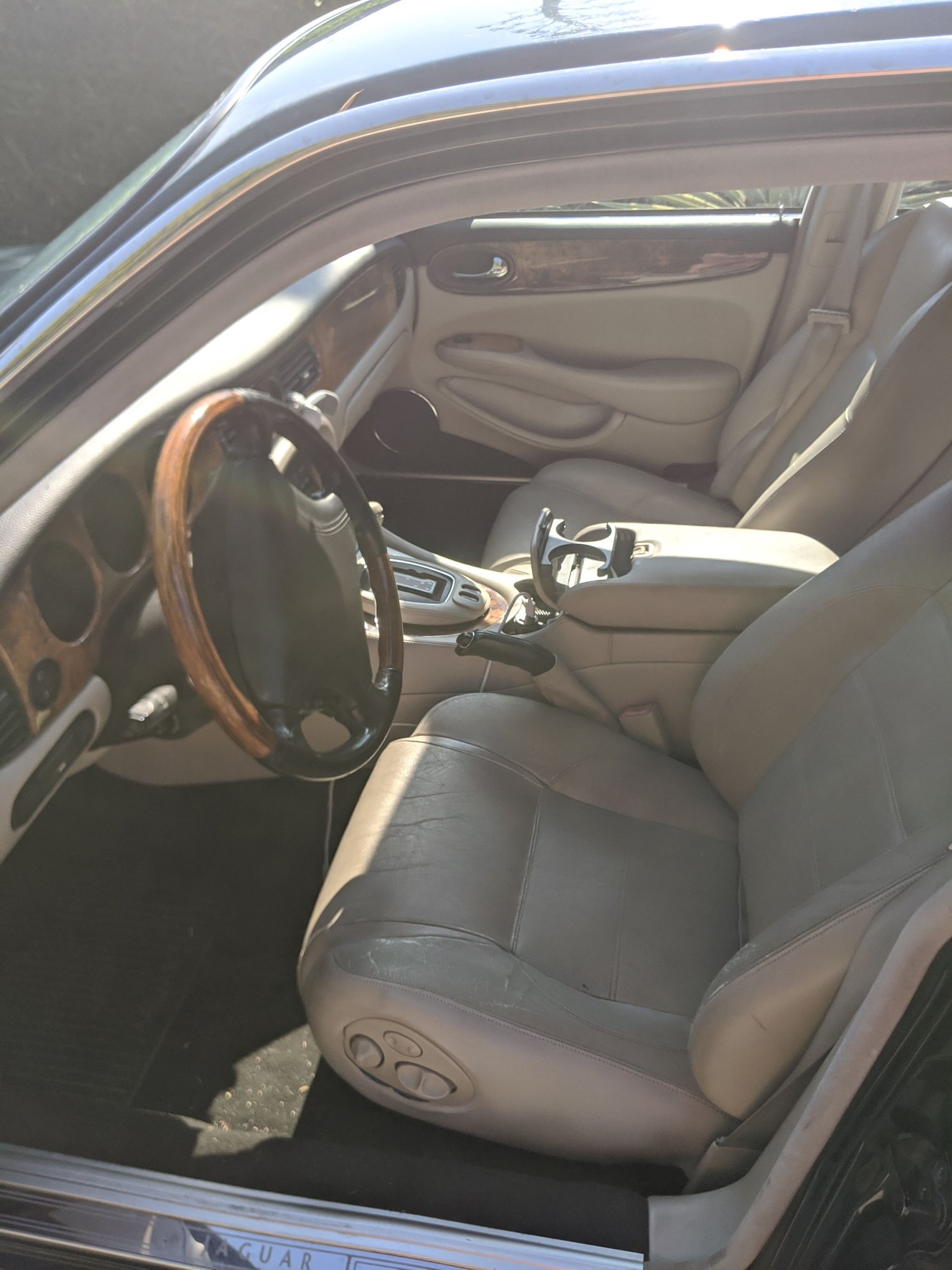 2000 Jaguar XJR - CA (Los Angeles) FS 2000 XJR for parts car or project - Used - VIN SAJDA15BDYMF15779 - 131,000 Miles - 8 cyl - 2WD - Automatic - Sedan - Other - Los  Angeles, CA 91335, United States