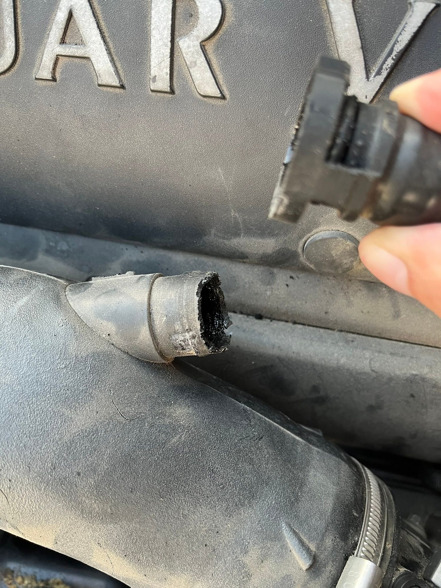 Hose off, broken.