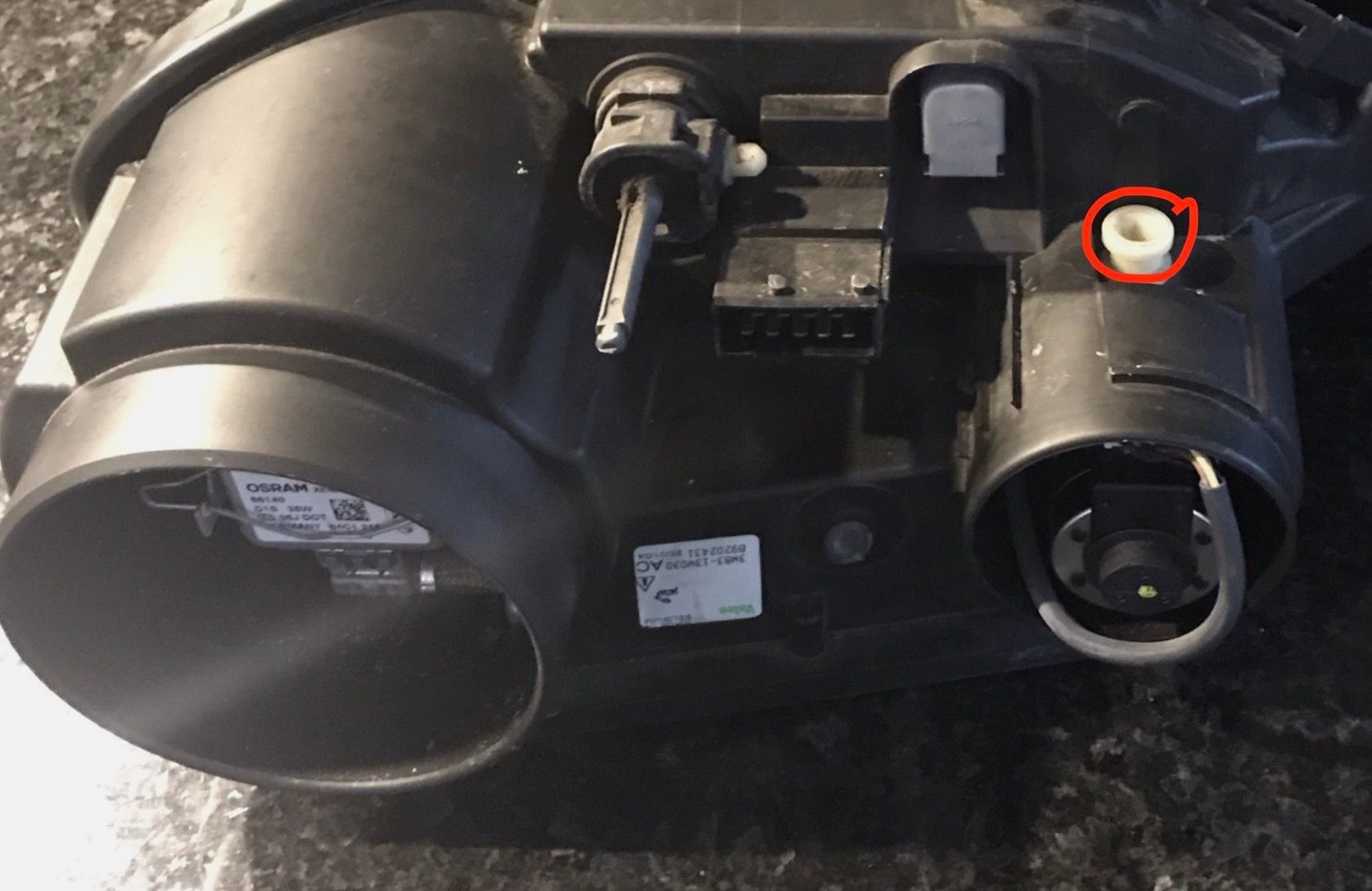 The ringed white adjuster does the dipped lights...where iis the adjuster for the main beam