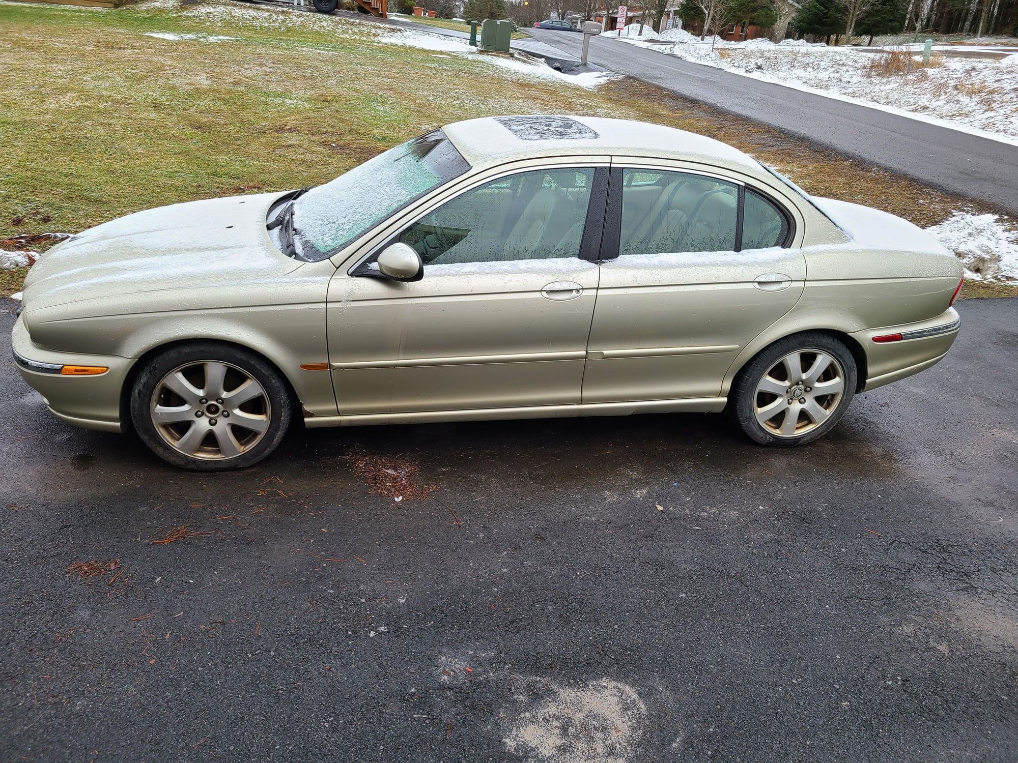 2006 Jaguar X-Type - 2006 Xtype needs tlc - Used - VIN SAJWA51A66WE86027 - 125,000 Miles - 6 cyl - AWD - Automatic - Sedan - Gold - Oakland, MD 21550, United States