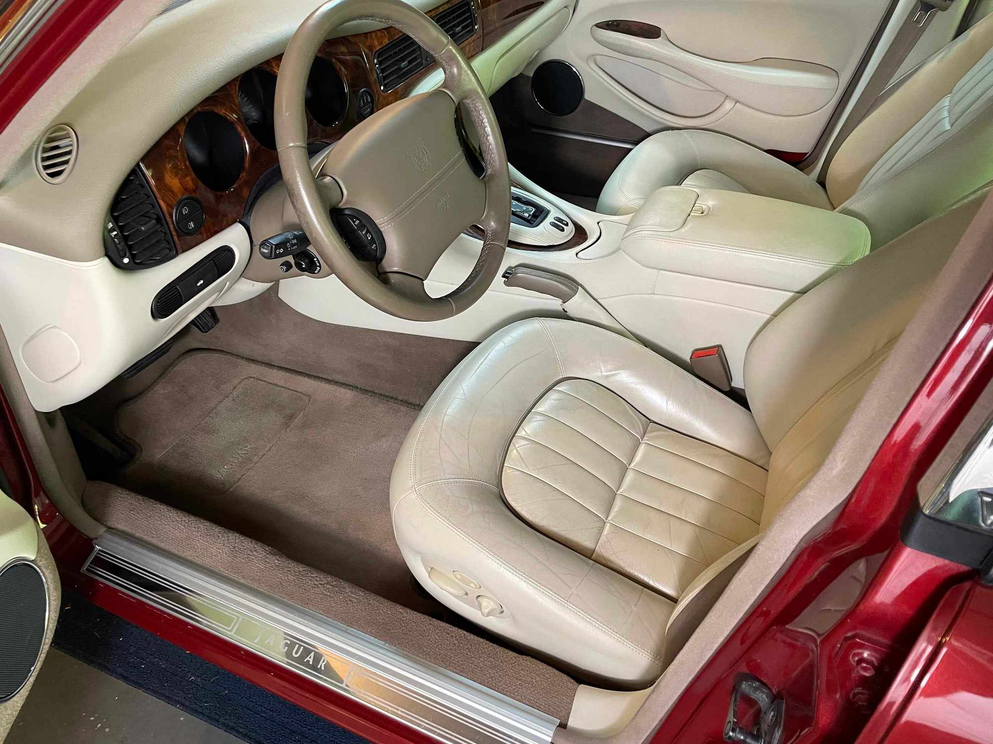 2003 Jaguar XJ8 - Beautiful 2003 Jaguar XJ8 in Great Condition for Sale - Used - VIN SAJDA14C03LF53943 - 69,550 Miles - 8 cyl - 2WD - Automatic - Sedan - Red - Hendersonville, NC 28379, United States