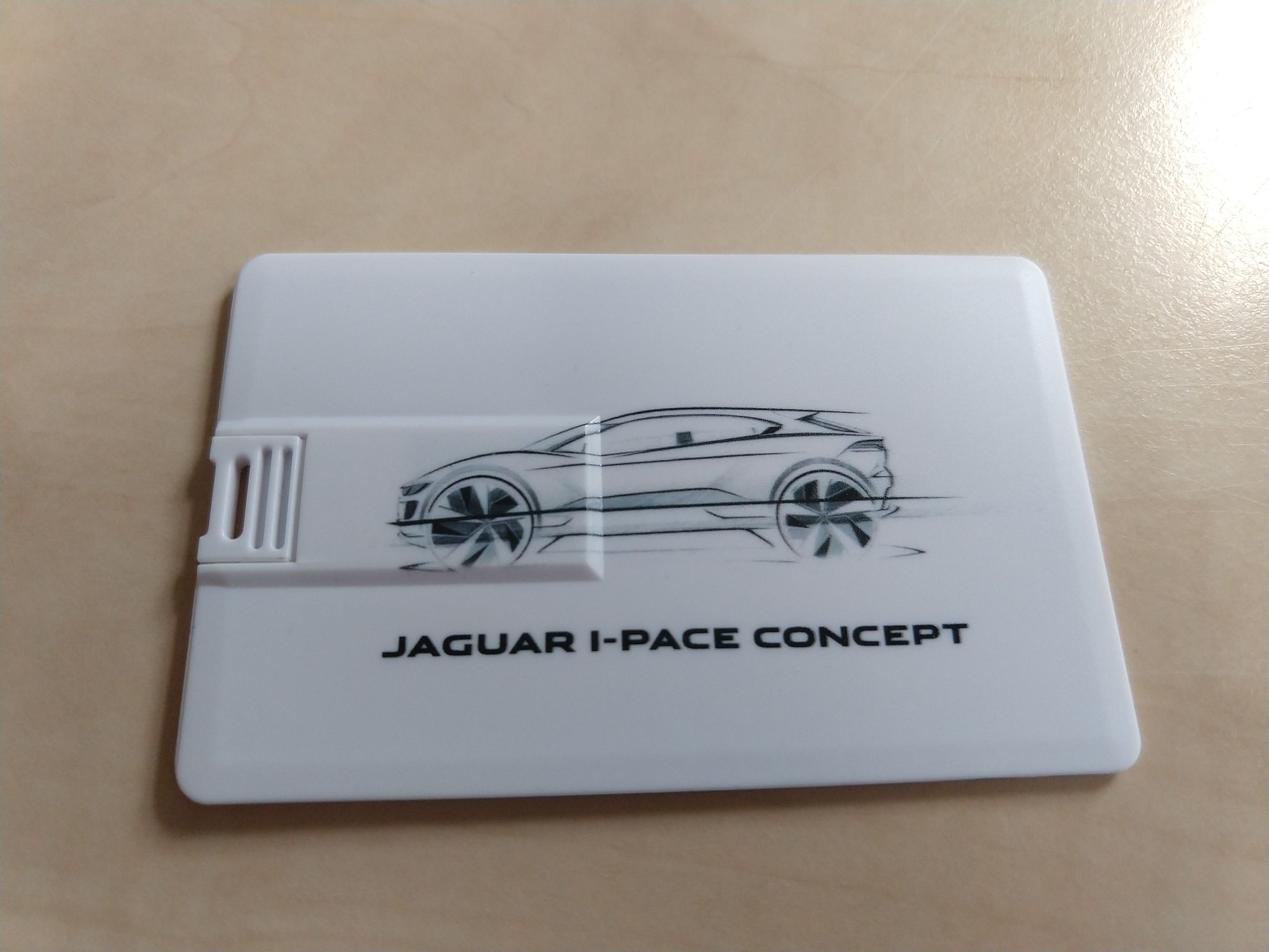 Audio Video/Electronics - I-Pace Concept. USB stick. Pics , videos and brochures [ in French and Dutch]. - Used - 2017 Jaguar I-Pace - Nunspeet, Netherlands