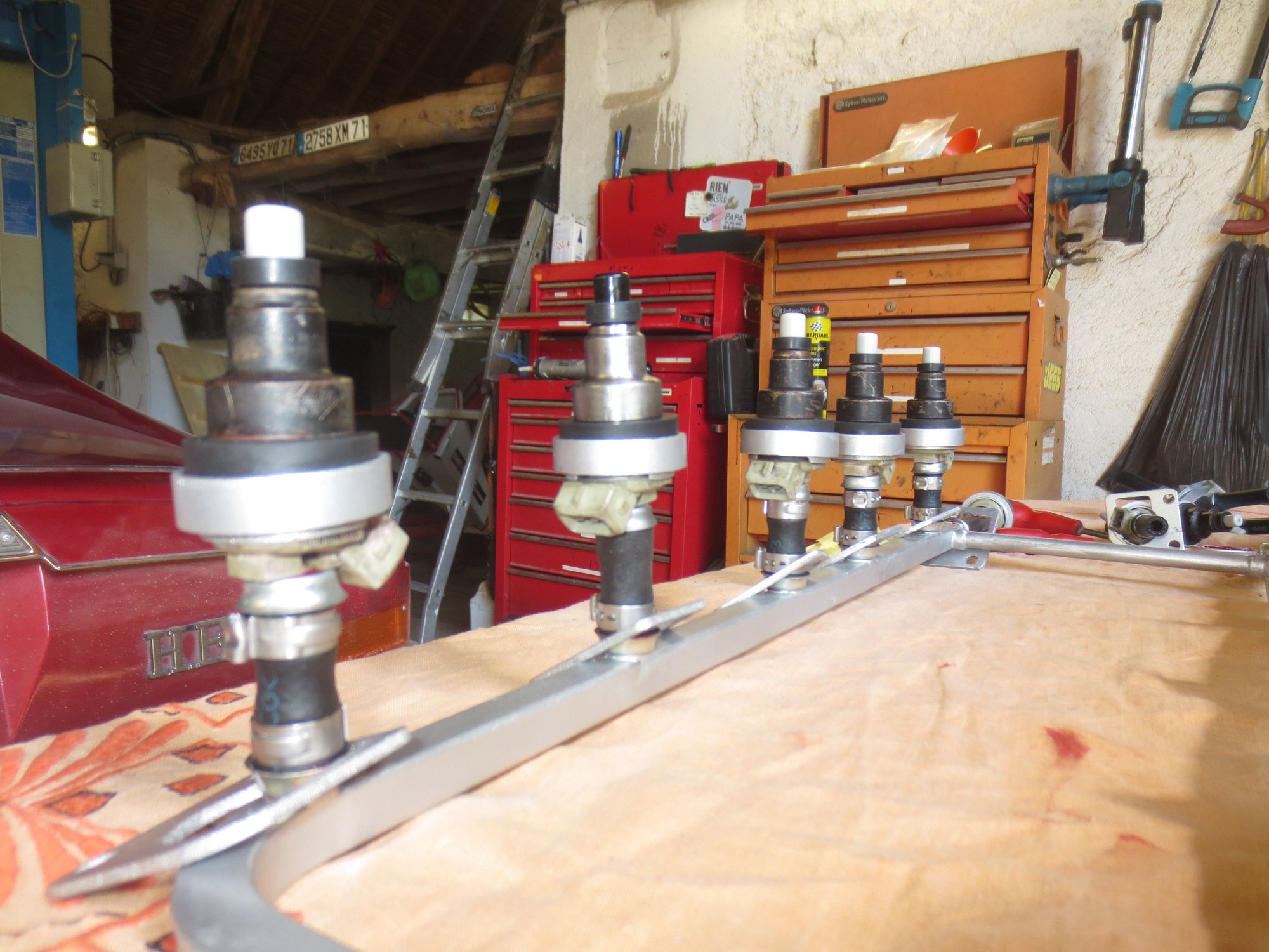 The entire A bank row of shortened injector tubes. 