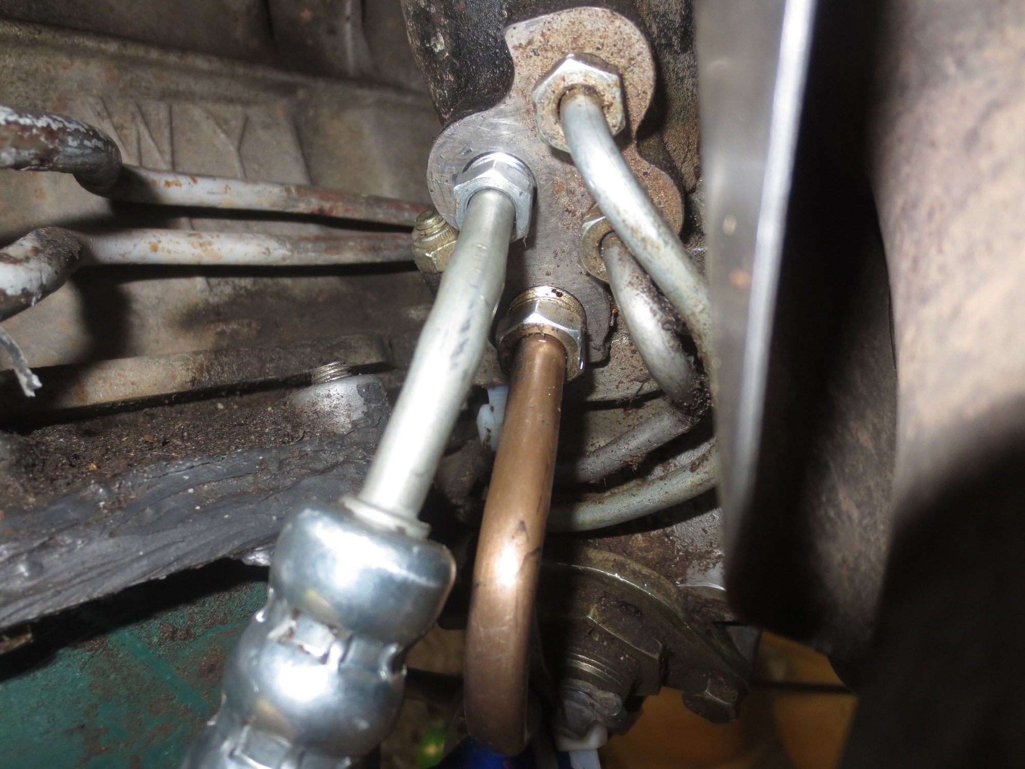 The proper swage on the US supplied LHD high pressure power steering hose that I adapted.