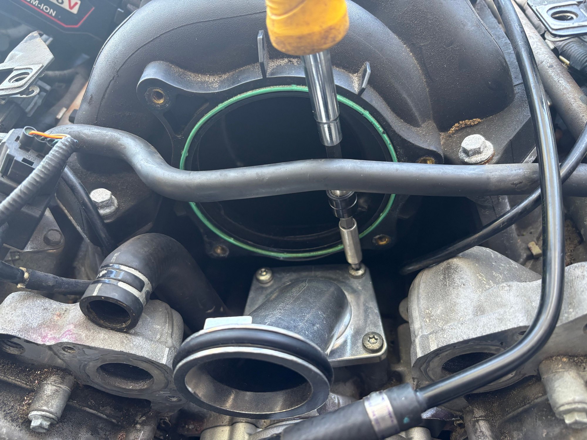 Install rear housing first. Tighten all four T30 bolts.