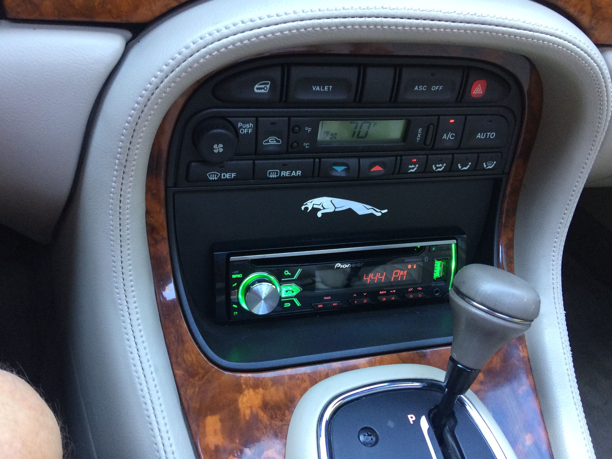 1998 Jaguar XJ8 - 98 XJ8, beautiful car Lo Lo Miles 38,400 - Used - VIN 2G1FP32P4T2108389 - 38,400 Miles - 8 cyl - 2WD - Automatic - Sedan - Silver - Blue Jay, CA 92317, United States