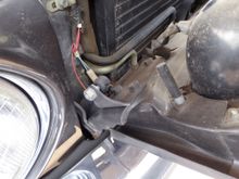 Right side shock, notice only 90 degree bend on bracket.