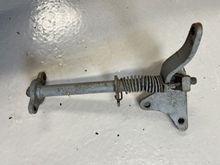 I’m trying to figure out how to fit a new spring to the vertical shaft, which has welded fittings preventing a simple slip on….. any suggestions most welcome! Thanks, Ralph