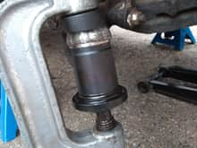Press set-up for the lower ball joint