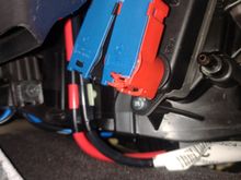 How do I disconnect these red and black connectors?