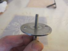 Disc on the spindle shoulder