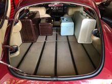 Vintage Samsonite, time appropriate luggage.