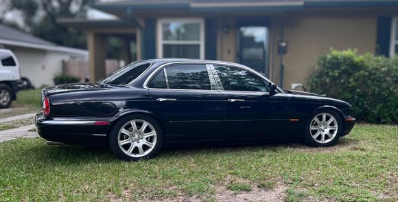 2004 XJ8