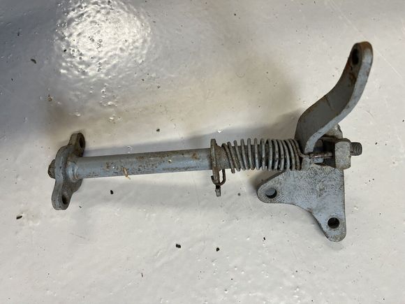 I’m trying to figure out how to fit a new spring to the vertical shaft, which has welded fittings preventing a simple slip on….. any suggestions most welcome! Thanks, Ralph