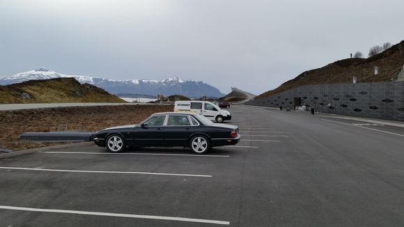 A nice stop for a coffee at the Atlantic Road in Norway. Finally the spring is here and summer wheels are on. 
XJ8 1998 4.0