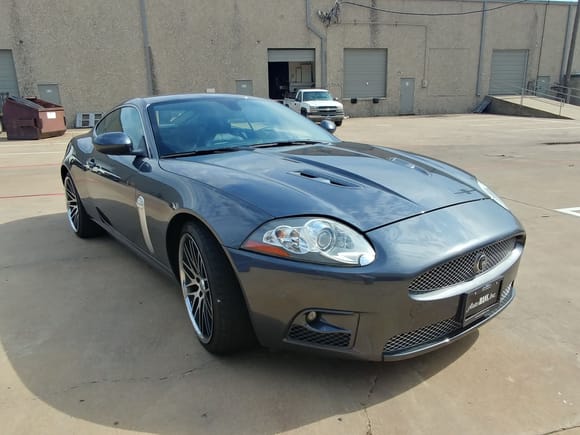 2007 XKR - low miles in Dallas. Front 3/4 angle