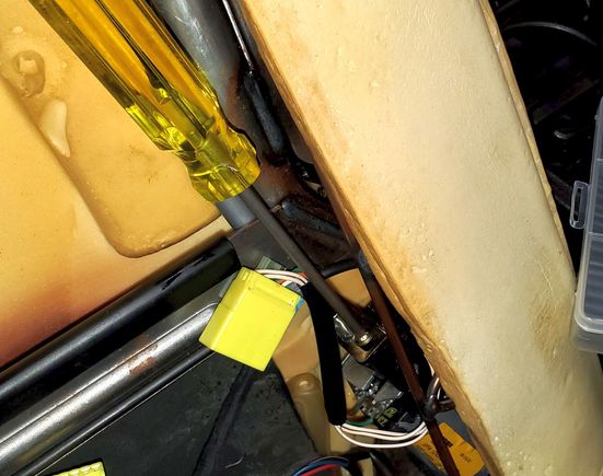 Remove only one torx screw to free the cable.