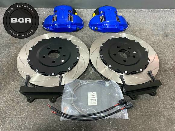 380mm rear rotors, 4 piston caliper