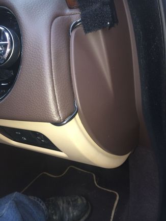 The cable is tucked into the joins on the dash between the panels, pushed in with a plastic comb to not cause any damage, you cannot hide all of it at this point