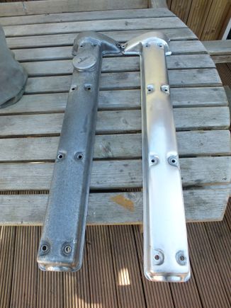 On the left as the rocker cover was when I bought the car. On the right a light polish.