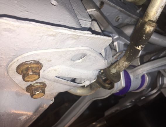 Front subframe bracket. Zinc primer. 2-Part epoxy mastic topcoat.