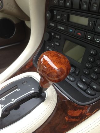 A stunning final addition to my XJ8 interior.